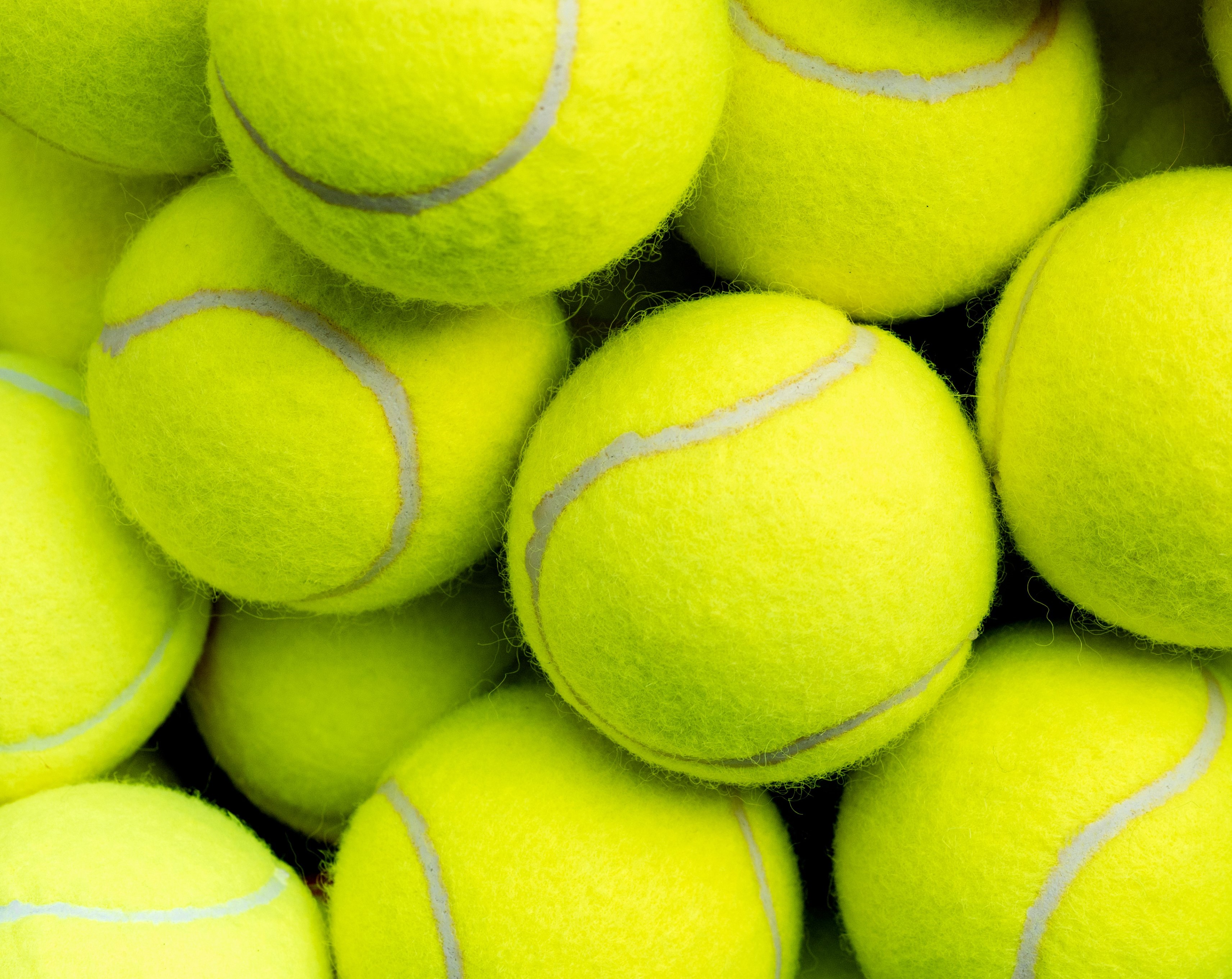 8 tennis balls 