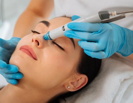 woman getting a hydrofacial
